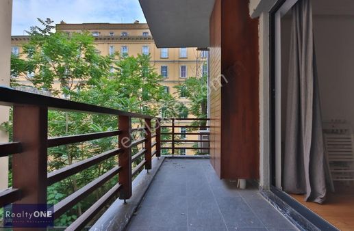 R-one Serdar-ı Ekrem Yeni Binada Balkonlu 150m2 Kiralık Ofis-eng