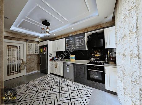 "kutlardan Şahintepe' De Mükemmel Konumda Ara Kat Fırsat Daire "