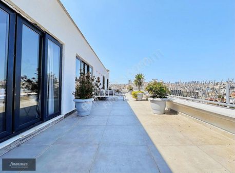 Beyoğlu - Ömer Hayyam'da - Teraslı - Manzaralı - Geniş 3+1 Daire