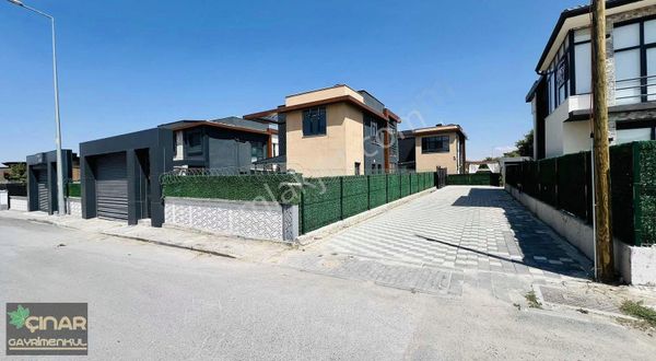 Eğribucak'ta 5+1 Meskenli 280 M2 Satılık Lüks Köşe Villa