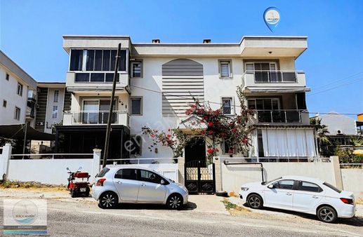 Yenifoça'da Çift Balkonlu- Cadde Üstü 2+1 Kiralık Daire