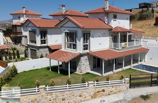 Foçaköy Ayrıcalıklı Violet Vilları Son Kalan 3+1 Havuzlu Villa