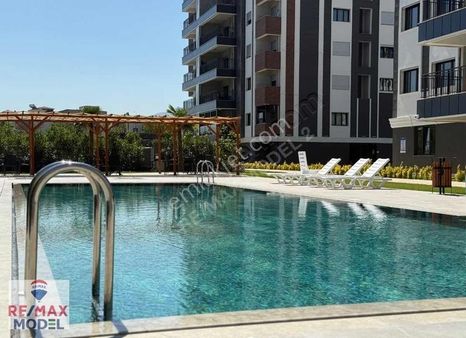 Remax Model'den Şemikler'de Site İçi 4+1 Satılık Daireler