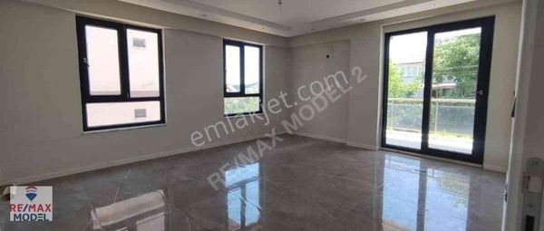 Remax Model'den Göveçlik'de 138m² 3+1 Kiralık Daire