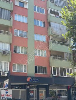 Fesleğen Mah.de Emek Caddesi Üstü 3+1 Kiralık Daire