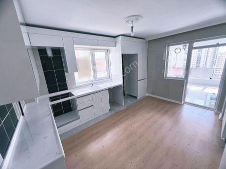 Cihandan Avcılarda Karahöyük Ve Demirdağ Cadde Yakını Satlık 3+1 Daire