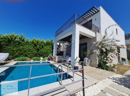 Gümüşlük 3+1deniz Manzaralı Havuzlu Bahçeli Villa