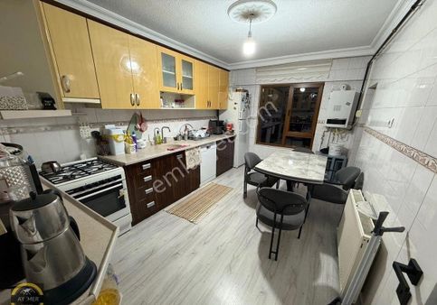 Birlik Mah. Eşref Bitlis Orta Okulu Yanı Ara Katta Satılık 4+1 Daire