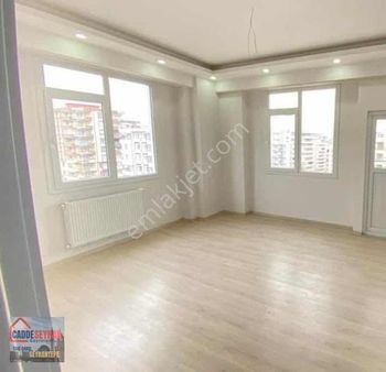 Cadde Seyrandan Satlık 3+1/ Ara Kat Yer Karaköprü Balık Ayağıda