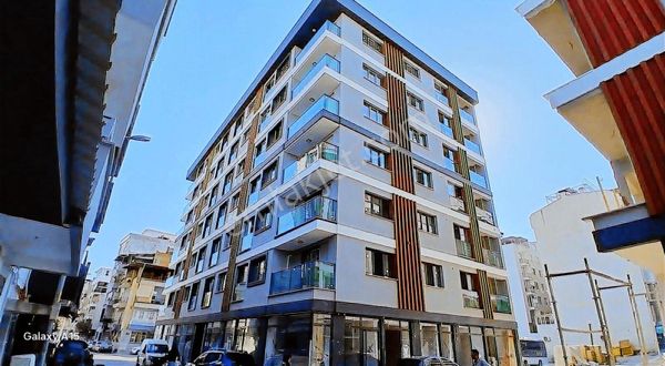 Cumhuriyet Mahallesi'nde Muhteşem Konumda Lüks 1+1 Daire