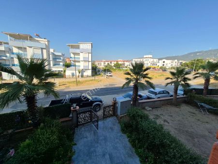 Kuşadası Davutlar'da Denize Ve Merkeze Yakın Satılık Arakat