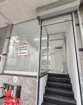 Kağıthane'de Cadde Üzerinde Satılık Dükkan