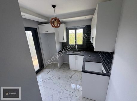 Mezitli Yaşar Doğu Caddesinde 75. Yıl Mahallesi Bagımsız Mutfak