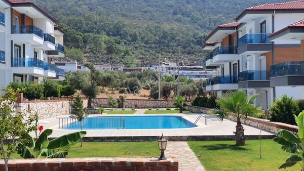 Akbükde Havuzlu Güvenlikli Sitede Eşyalı 1+1 Satılık Daireler