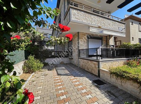 Altınoluk Merkezde Tam Müstakil Havuzlu Lüx Villa