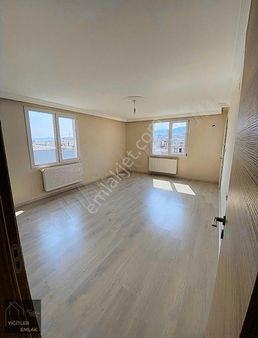 Yeni Mahalle'de 3+1 Doğalgazlı 130 M² Kiralık Daire