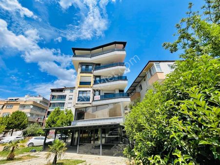 Cadde'den Çay Manzaralı Sıfır Şahane Konum Ve Tasarıma Sahip Eşsiz 3 Oda 1 Salon Satılık