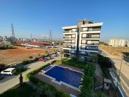 Havuz Ve Güvenlik Avantajlı Site İçinde Yatırıma Uygun Ara Kat 2+1 Daire