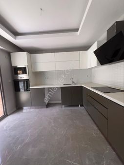 Buca Myvia Yıldız Sitesinde Havuz Cepheli Geniş Daire