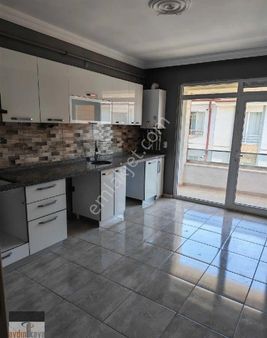 Sütlüce'de Satılık 2+1 Ara Kat Balkonlu Bakımlı Daire