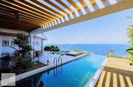 Denize Sıfır Lüks Villa Mavi Bayraklı Özel Plaj Eşsiz Yaşam