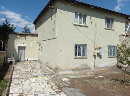 Kayabaşında Kombili İki Katlı Bakımlı Müstakil Ev