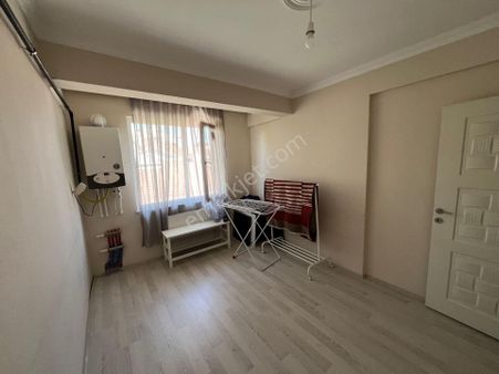 Akademi'den Güllük'te Cadde Yakını Yatırımlık Geniş Satılık 1+1