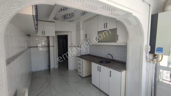 Acil*fiyat Düştü* Ufuktepe Osmangazi Cadde Si Üzerin De Çarşı Pazar İçi 3+1 Daire*