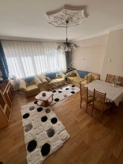 Kırmızı Toprak Mahallesinde Satılık 3+1