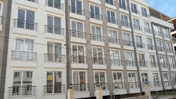 Üniversite Yolunda Borsa İnşaatta Kiralık Eşyalı 2+0 Daire