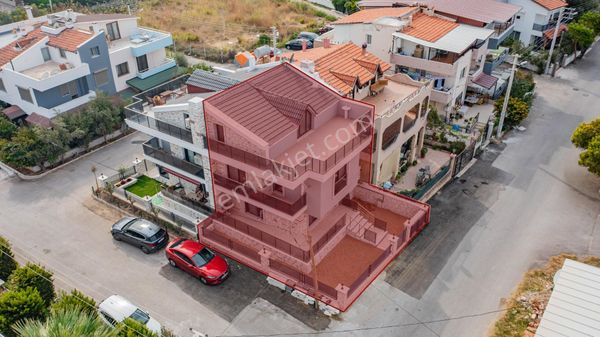 Urla Çamlıçay'da Yerden Isıtmalı Müstakil Bahçeli 3+1 Villa