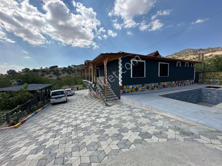 İtibar 'dan Karadede 'de Satılık Havuzlu Lüks Bağ Evi!!!