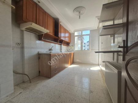 Kenan Evren Blv. Yürüme Mesafesinde 3+1 Kapalı Mutfak Doğalgazlı