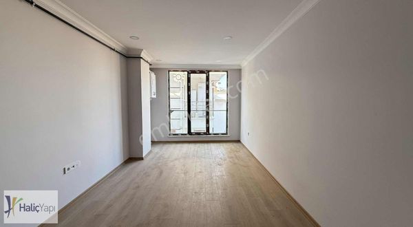 Hürriyet Mahallesinde Ara Kat 2+1 Sıfır Kiralık Geniş Daire