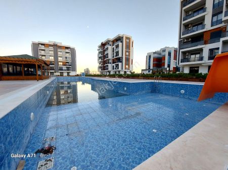 Artıdan 3+1ayrı Mutfak Havuz Cepheli Site İçinde