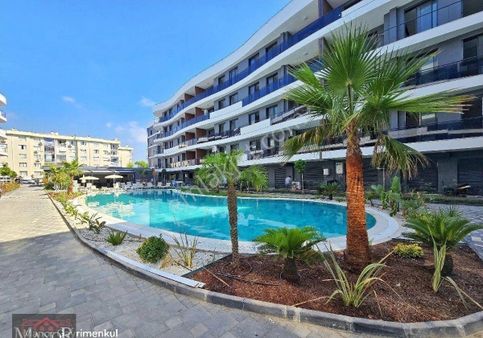 Kuşadası Kadınlar Denizinde Plaja Yakın 2+1 Bahçeli Mükemmel Sitede Satılk Daire