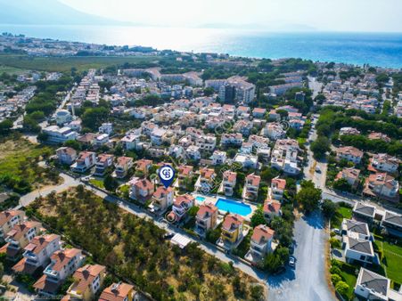 Kuşadası Denize Yürüme Mesafesinde 5+1 Müstakil Villa