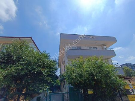 Bahçelievlerde Merkezi Konumda Ferah Çatı Katı 2+1 Daire Fırsat