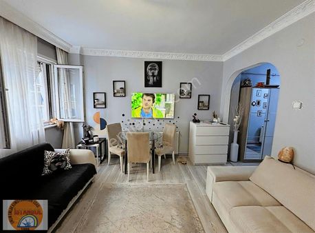 Bakırköy Sahile Yakın Ara Kat 1+1 Satılık Daire