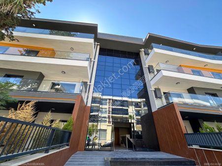 Modern Mimari, Zengin Sosyal Donatıları Olan 2+1 Lüks Daire