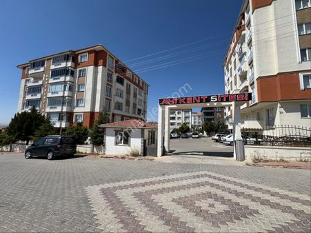 Globalden Medrese Mah.ahikent Sitesinde Arakat 3+1 Satılık Daire