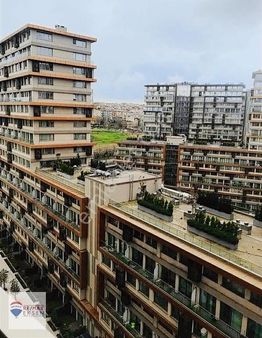 Emine Göktürk,den İnistanbul,da Kapalı Mutfaklı Balkonlu 3+1