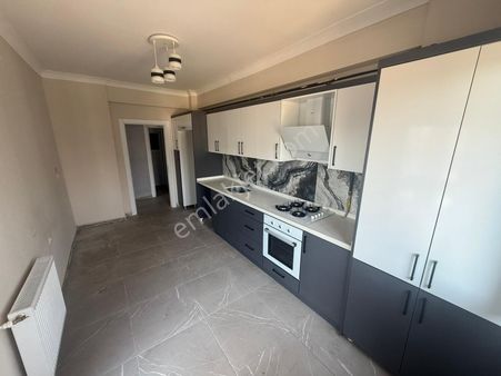 Kılıçoğlu Emlaktan Ataşehirde Satılık 2+1 Daire