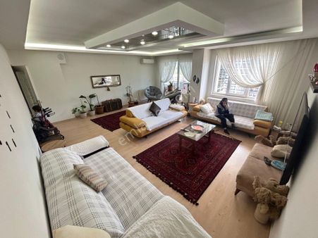 Yükselden Kadıköyün Nezih Konumunda Ayrı Mutfak Geniş 3+1 Daire*