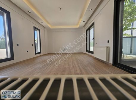 Havuzlu Butik Sitede Kapalı Mutfak Satılık 3+1 Dubleks Villa