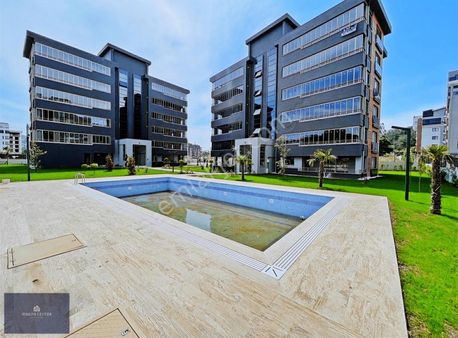 Magnadan Kayapada 4,5+1 Bahçe Katı Site İçi 197m2 Satılık Daire