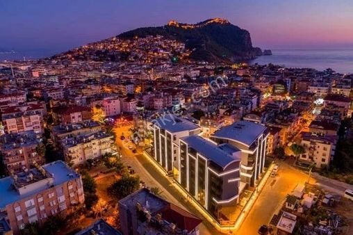 C - Lounge Cleopatra