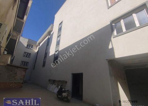 Kuşadası Davutlar'da Merkezi Konum 1+1 Sıfır Yapı 4.kat Daire