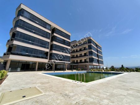 Ayvalık Küçükköy’de Havuzlu Sitede 2+1 Satılık Daire