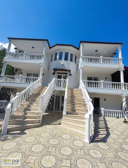 Limopol'den Kayaköy'de Eşyalı, Özel Havuzlu, 3 Katlı Lüks Villa